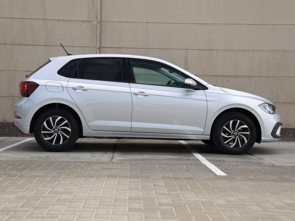 Volkswagen Polo Life Edition 1.0 TSI 95 PK | Navigatie | Cam, Auto's, Volkswagen, Stof, Bedrijf, 3 cilinders, Zilver of Grijs