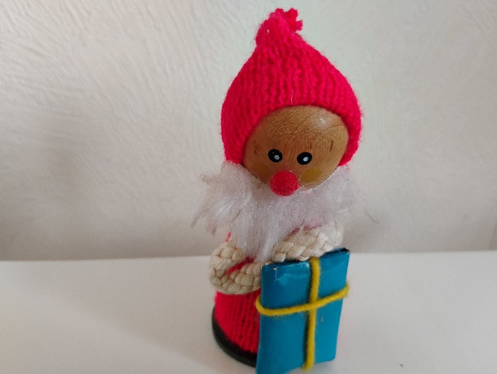 Zweedse kerstman hout met gebreide kleding 12 cm, Ophalen of Verzenden, Zo goed als nieuw