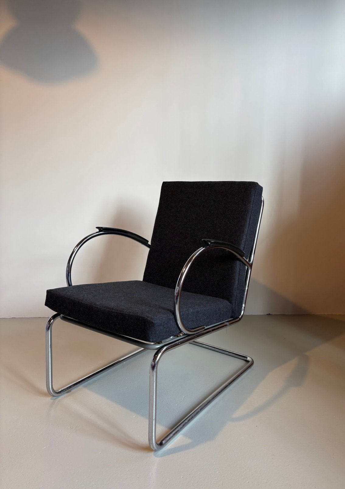 Gispen 409 buizenframe fauteuil gerestaureerd, Huis en Inrichting, Fauteuils, Culemborg, 75 tot 100 cm, Zo goed als nieuw, X
