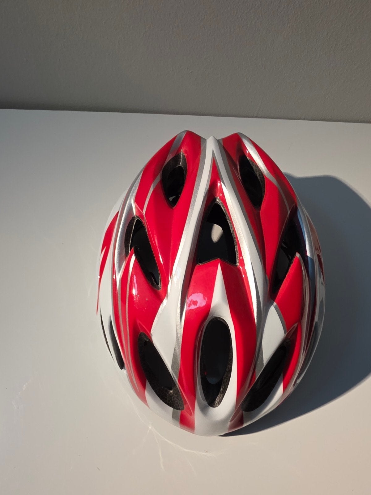 Fietshelm Rood/Wit - Ideaal voor Veilig Fietsen, Onbekend, Overige maten, Ophalen of Verzenden, Zo goed als nieuw