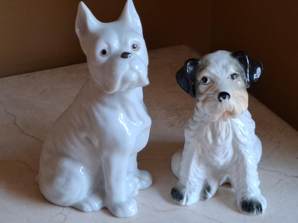 2 honden beeldjes porselein, Verzamelen, Beelden en Beeldjes, Ophalen of Verzenden, Zo goed als nieuw, Dier