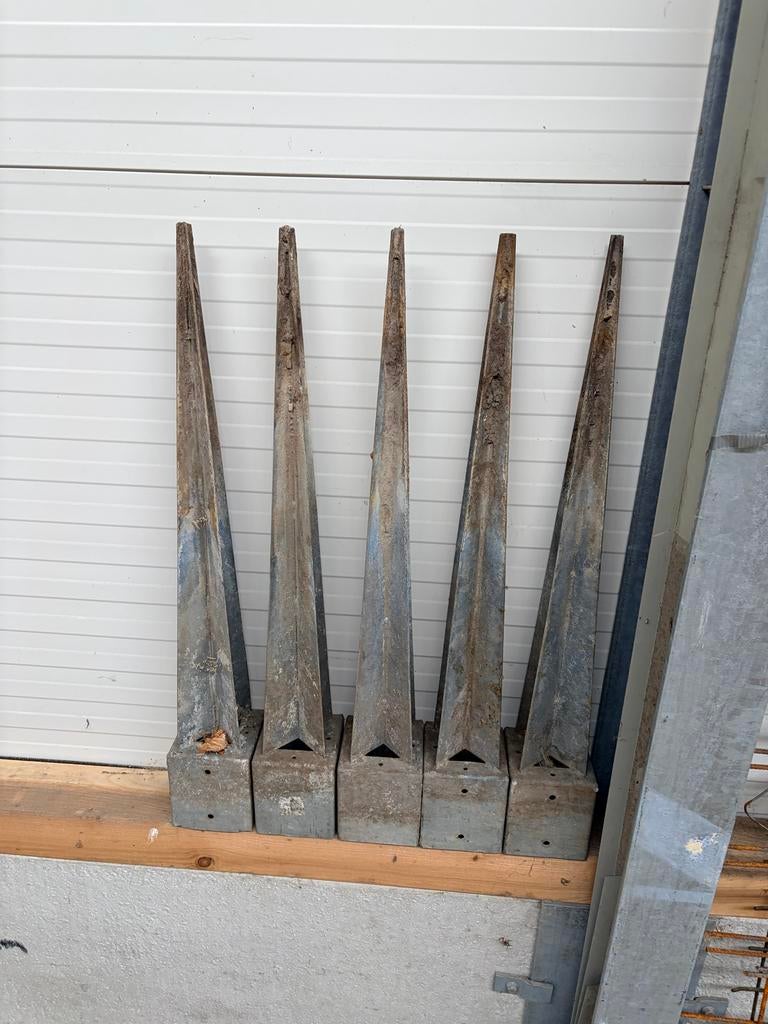 5x Gegalvaniseerde Metalen Grondankers/Paalpunten, Doe-het-zelf en Verbouw, Metalen, Ophalen, Gebruikt, IJzer