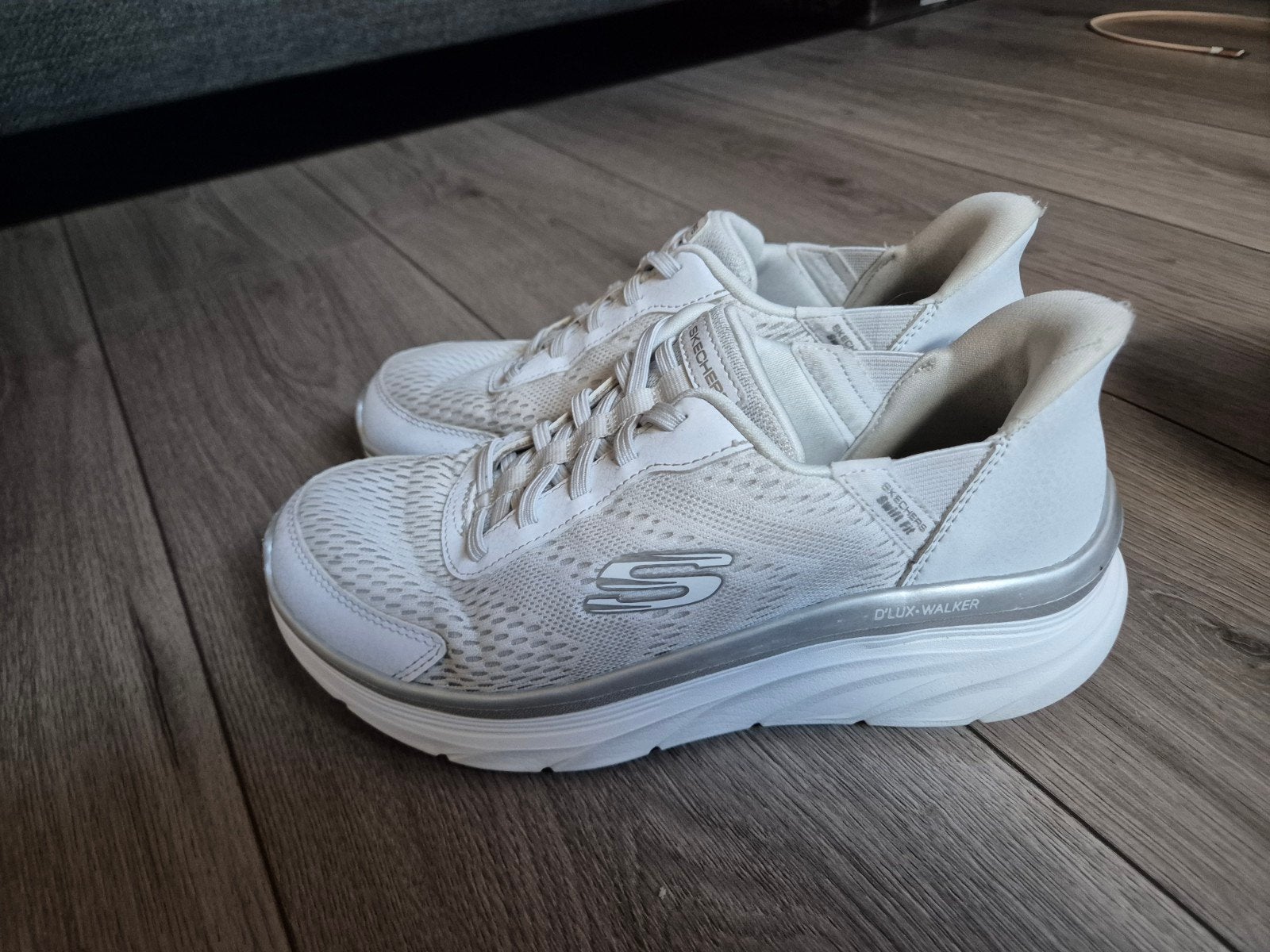 Skechers D'Lux Walker - Comfortabele Witte Sneakers, Ophalen of Verzenden