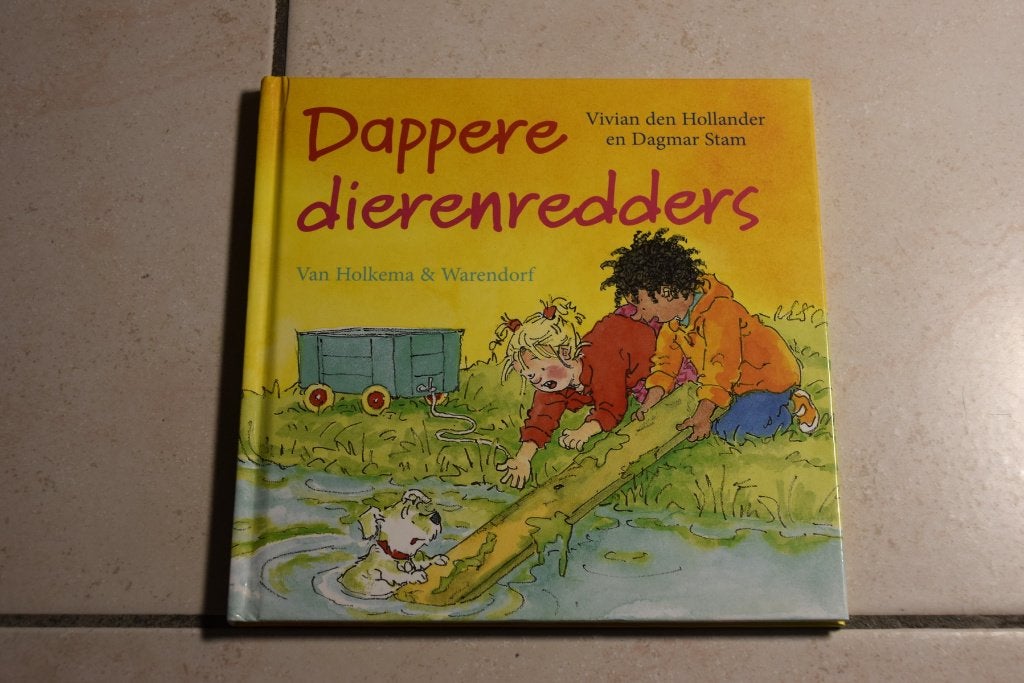 Lisa en Jimmy Dappere dierenredders / Vivian den Hollander, Ophalen of Verzenden, Zo goed als nieuw, Fictie algemeen, Voorleesboek