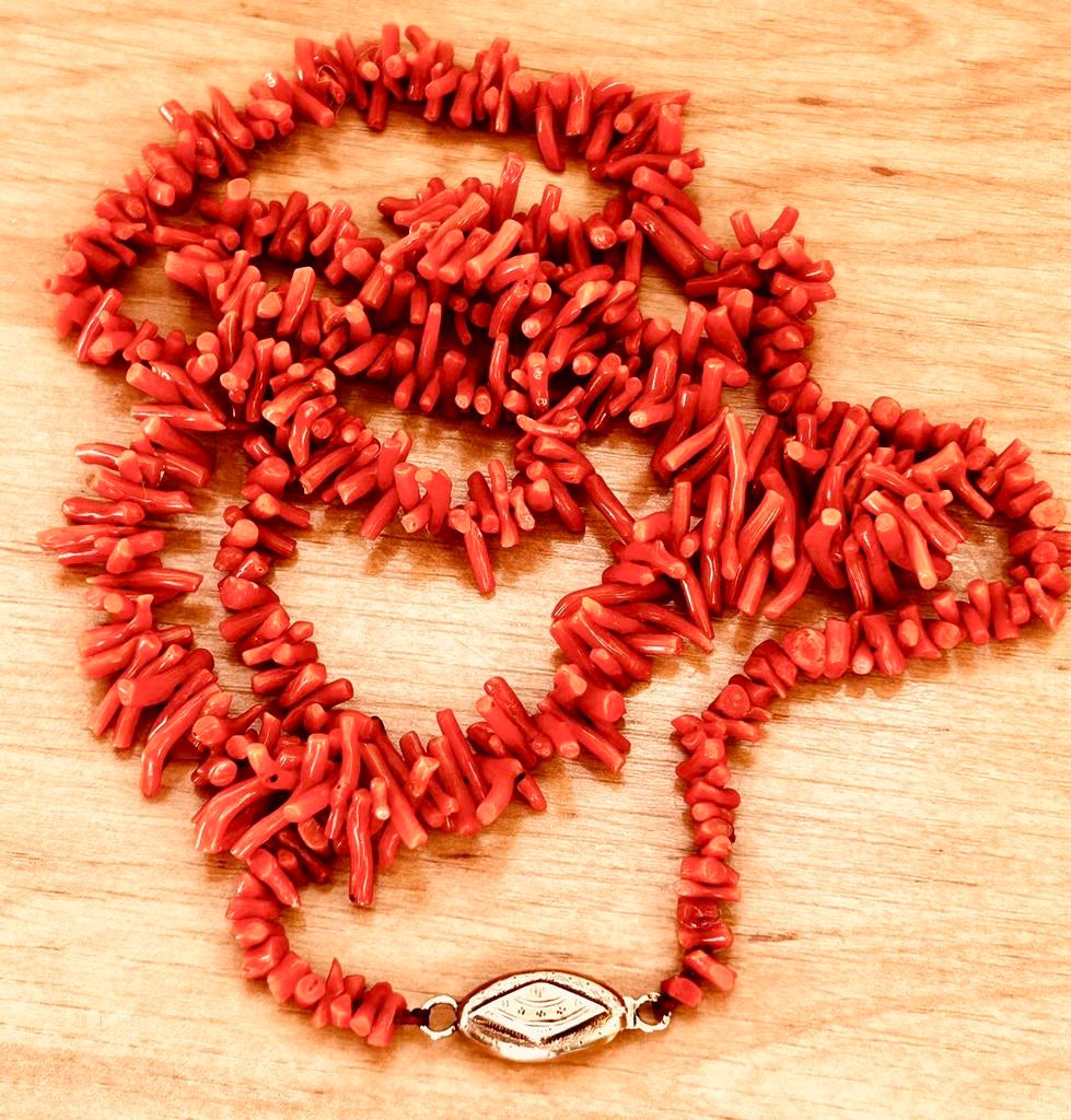 Antieke bloedkoraal ketting met gouden slot, Sieraden, Tassen en Uiterlijk, Antieke sieraden, Verzenden, Goud, Ketting, Met edelsteen