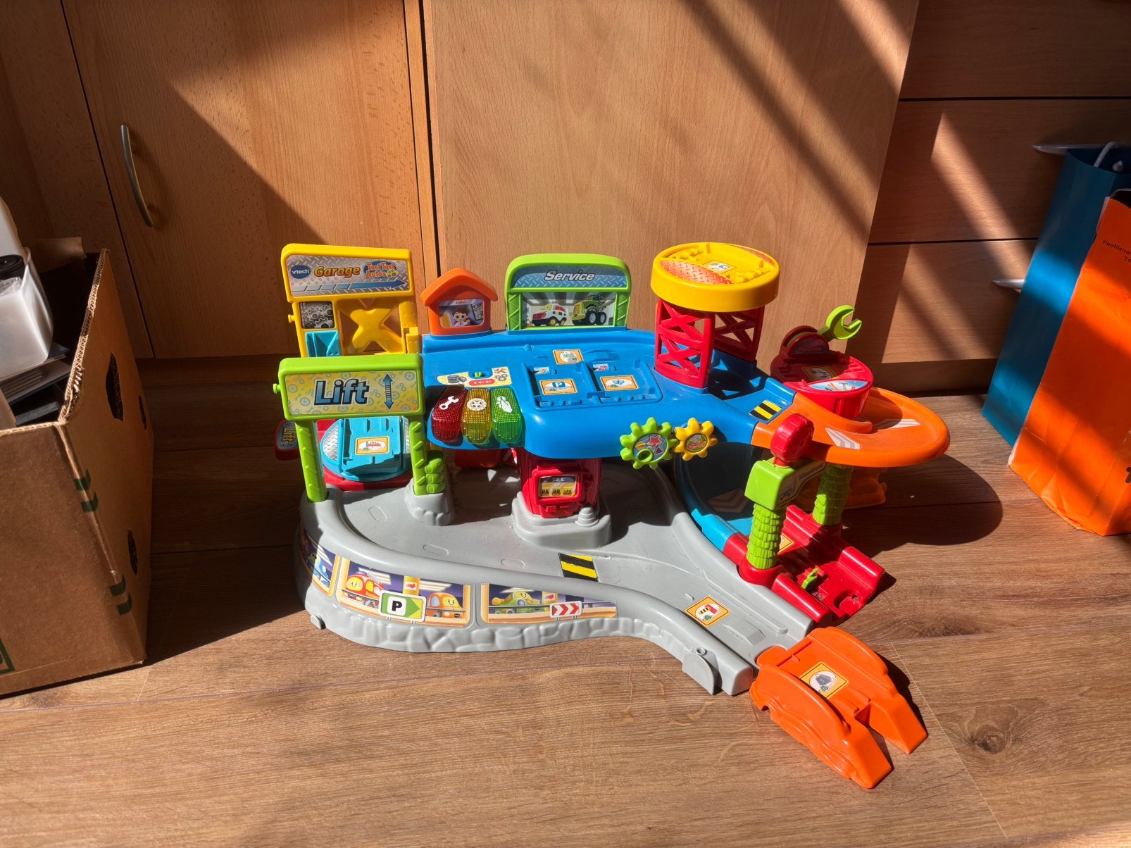 Vtech toettoet garage inclusief auto’s en zoefzoef dieren, Ophalen, Gebruikt, 2 tot 4 jaar