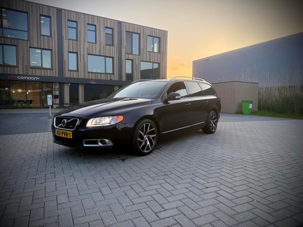 Volvo V70 2.0 T R Design, 203 PK Gereviseerde automaat, 1800 kg, Zwart, 4 cilinders, Zwart