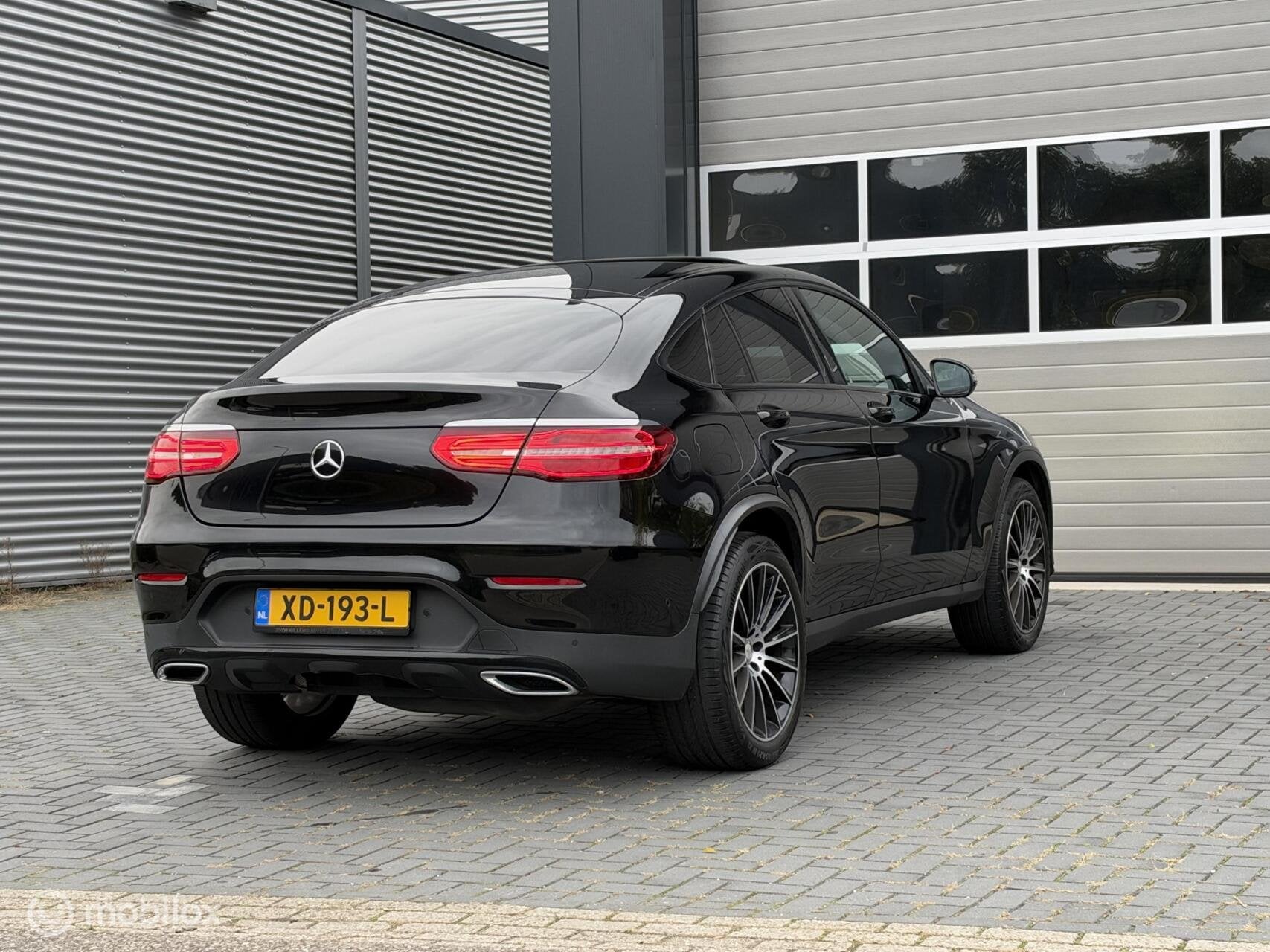 Mercedes GLC Coupé 220d 4MATIC AMG|ACC|Pano||Bur|Trkhk|luch, Auto's, Automaat, Dealer onderhouden, Euro 6, Zwart