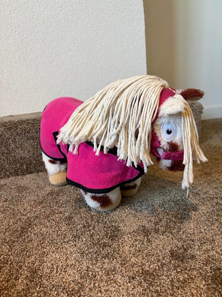 CRAFITY PONY Schattig knuffelpaard met roze deken, Paard, Ophalen of Verzenden, Zo goed als nieuw, Middelgroot (20 tot 80 cm)