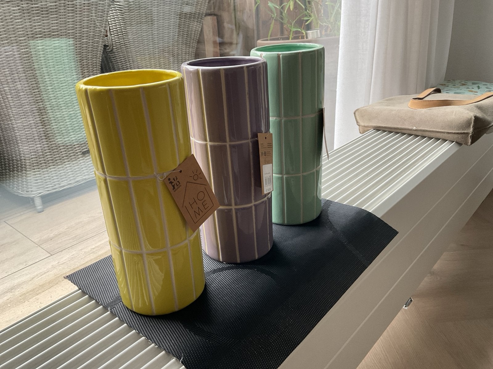 Nieuwe Set van 3 hoge vazen in geel, paars en mintgroen, Nieuw, Ophalen of Verzenden, Steen/keramiek, Meerkleurig