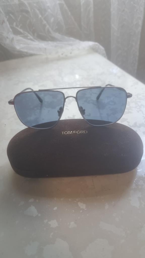 Tom Ford zonnebril met etui, Overige merken, Zonnebril, Blauw, Ophalen of Verzenden