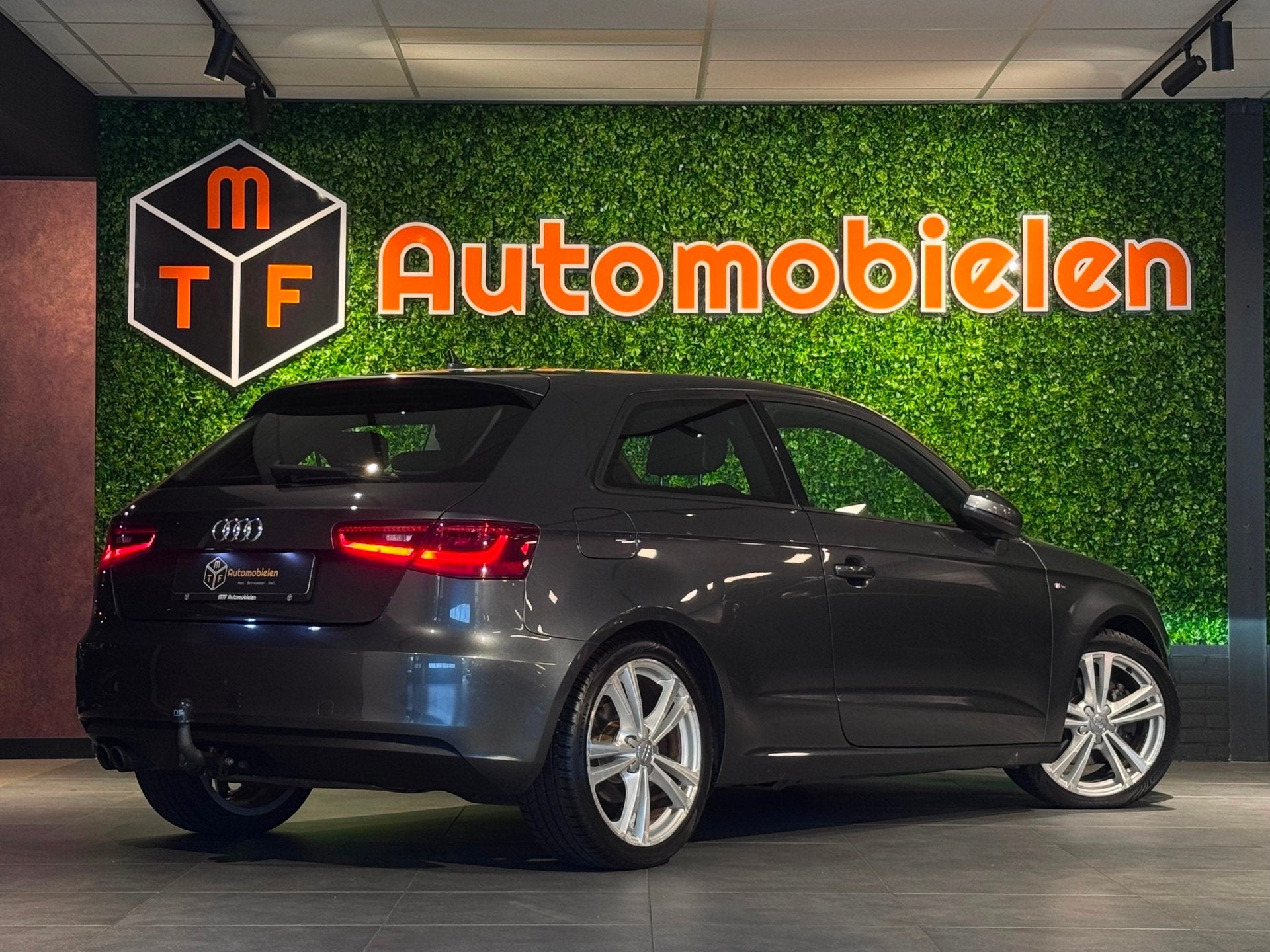 Audi A3 1.8 TFSI 3x S-LINE |B&O|NAVI|OrgNL|AUTOMAAT|TREKHAAK, Auto's, Audi, Euro 5, Gebruikt, 4 cilinders, Leder en Stof
