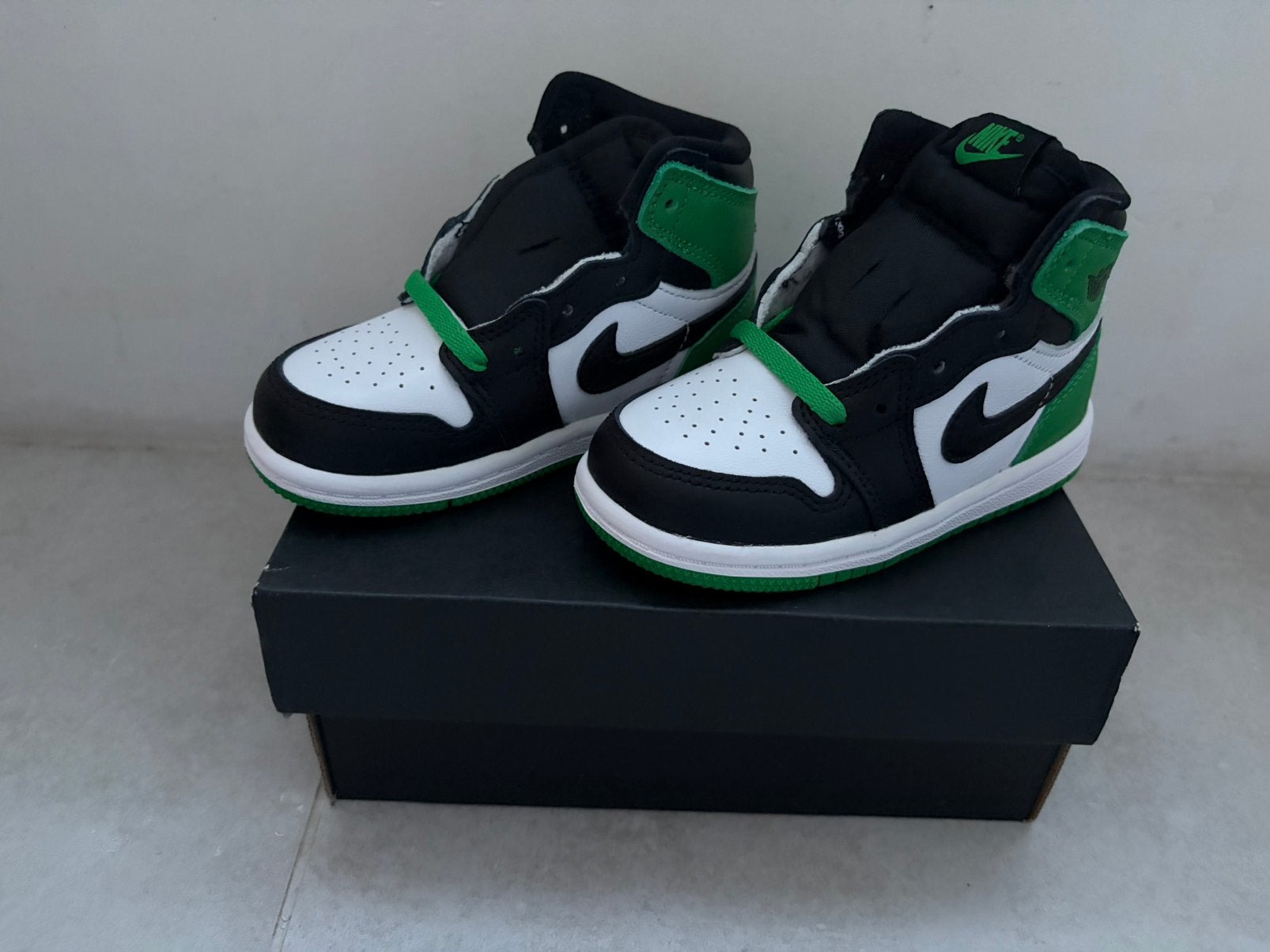 Jordan 1 Retro High Lucky Green sneakers, Schoentjes, Jongetje of Meisje, Nieuw, Ophalen of Verzenden