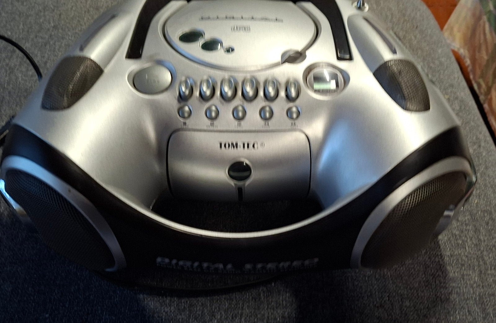 Tom-Tec draagbare radio/CD-speler - 100% in orde, Ophalen, Zo goed als nieuw, Radio, Met cd-speler