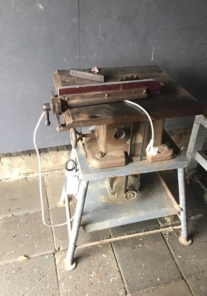 Zaagtafel 220 Volt, Ophalen, Gebruikt, Cirkelzaag, 30 tot 70 mm