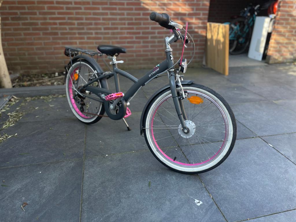 B'Twin kinderfiets 20 inch - Grijs/Roze, Fietsen en Brommers, Ophalen of Verzenden, Gebruikt, Velgrem, 16 tot 20 inch