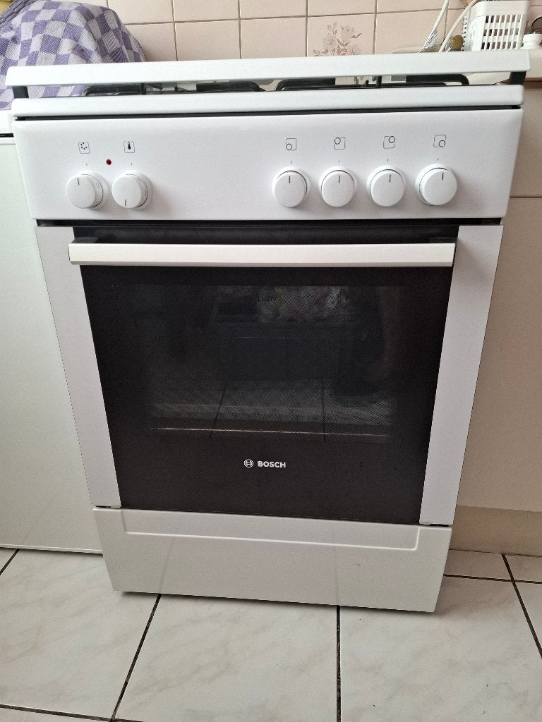 Bosch fornuis gas incl. oven, Ophalen, 4 kookzones, Zo goed als nieuw, Gas