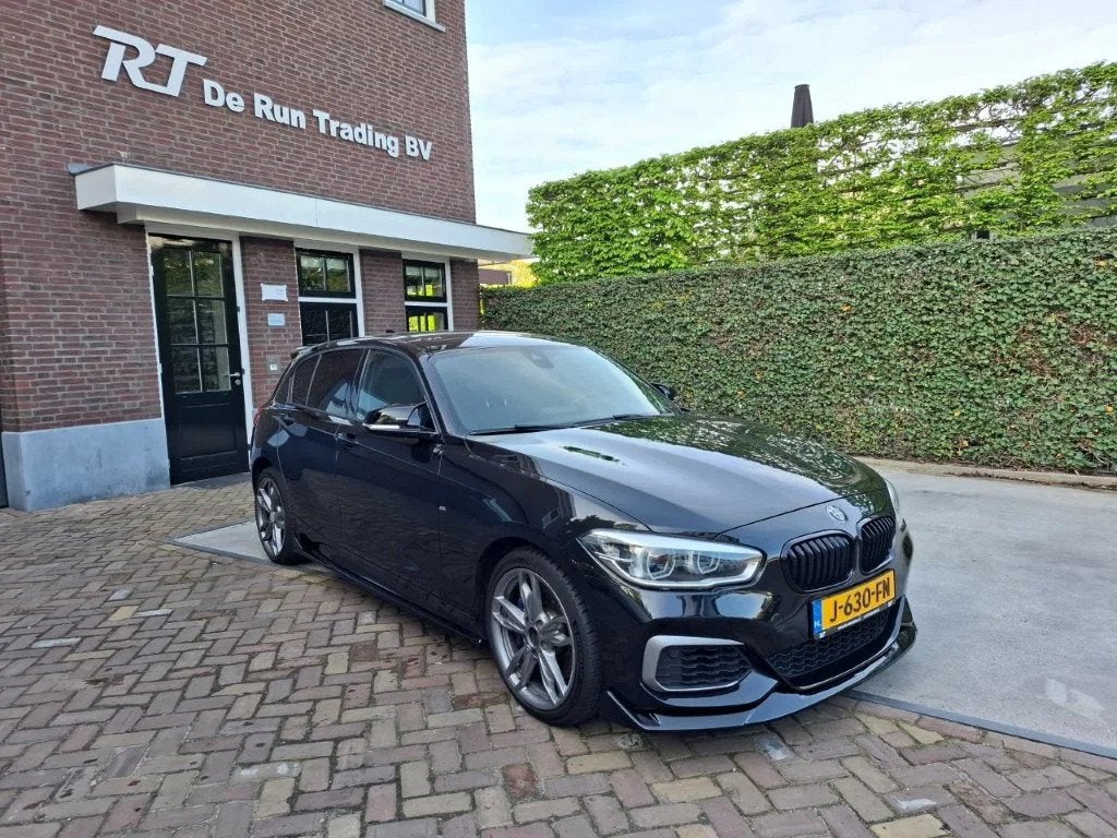 BMW 1-serie M135i Motorschade Maxton (bj 2016, automaat), Auto's, Achterwielaandrijving, Gebruikt, Leder en Stof, Zwart
