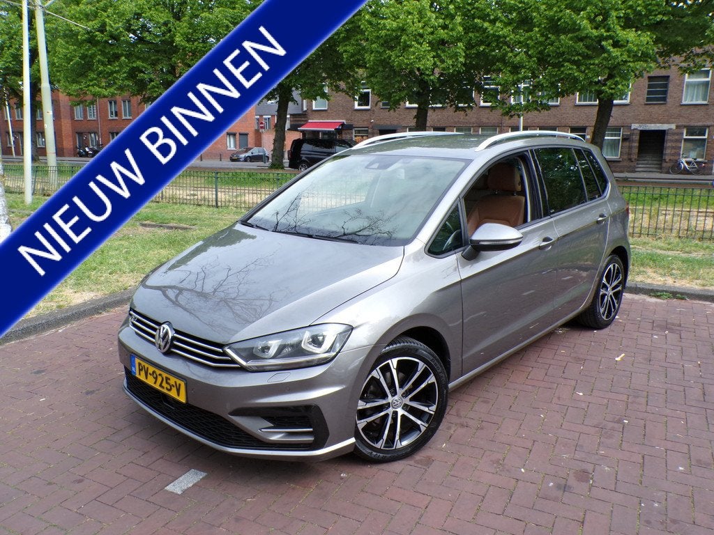 Volkswagen Golf Sportsvan 1.2 TSI Connected Series NAVIGATIE, Auto's, Volkswagen, Automatische klimaatregeling, Gebruikt, Euro 6