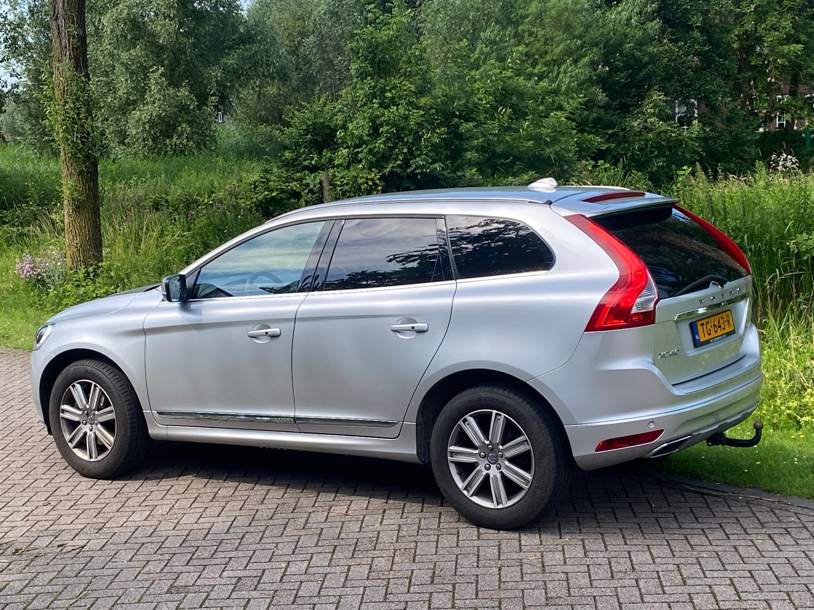 Volvo XC60 2.0 D4 trekhaak stoelverwarming, Auto's, Volvo, 1800 kg, 1969 cc, Leder, Particulier