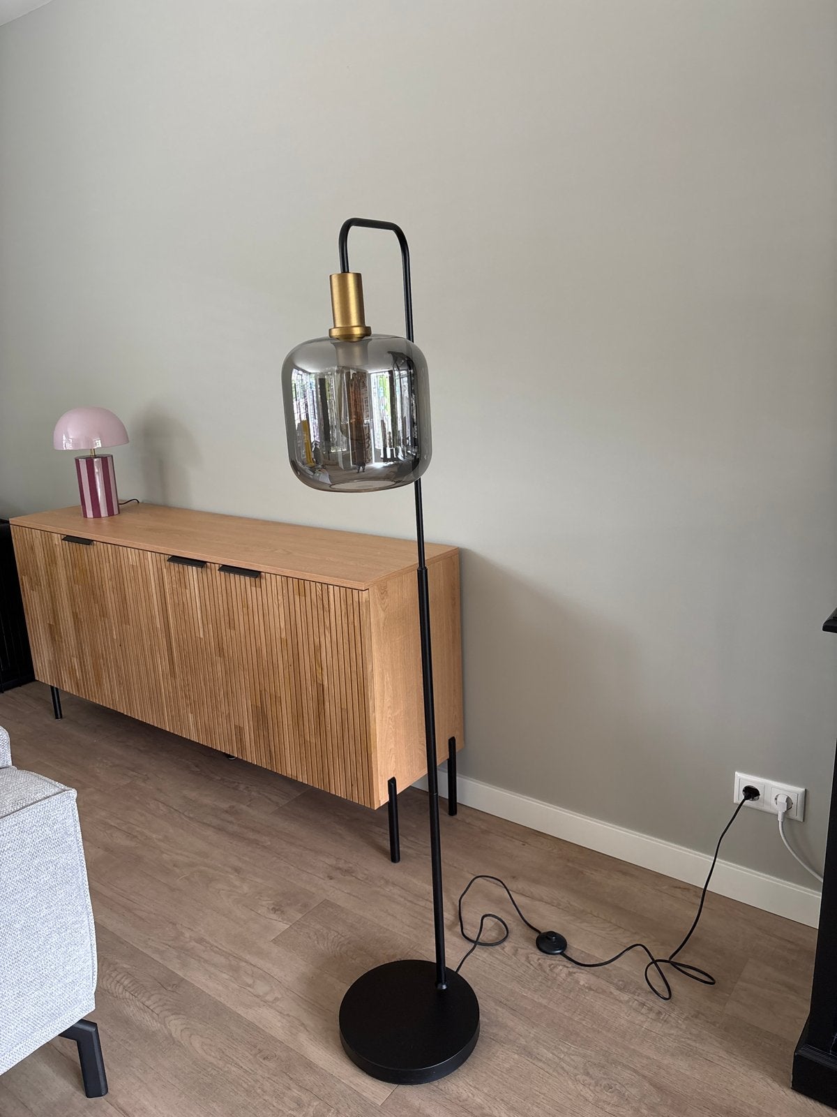 Moderne vloerlamp met glazen kap 150cm hoog., Ophalen, E27 (groot), 150 tot 200 cm, Glas