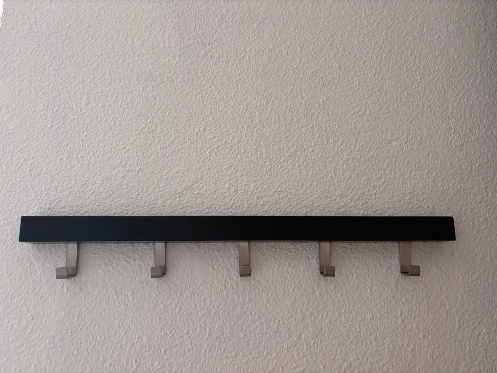 Zwarte kapstok ikea zgan 5 haken, Wandkapstok, Ophalen of Verzenden, Zo goed als nieuw, Minder dan 100 cm