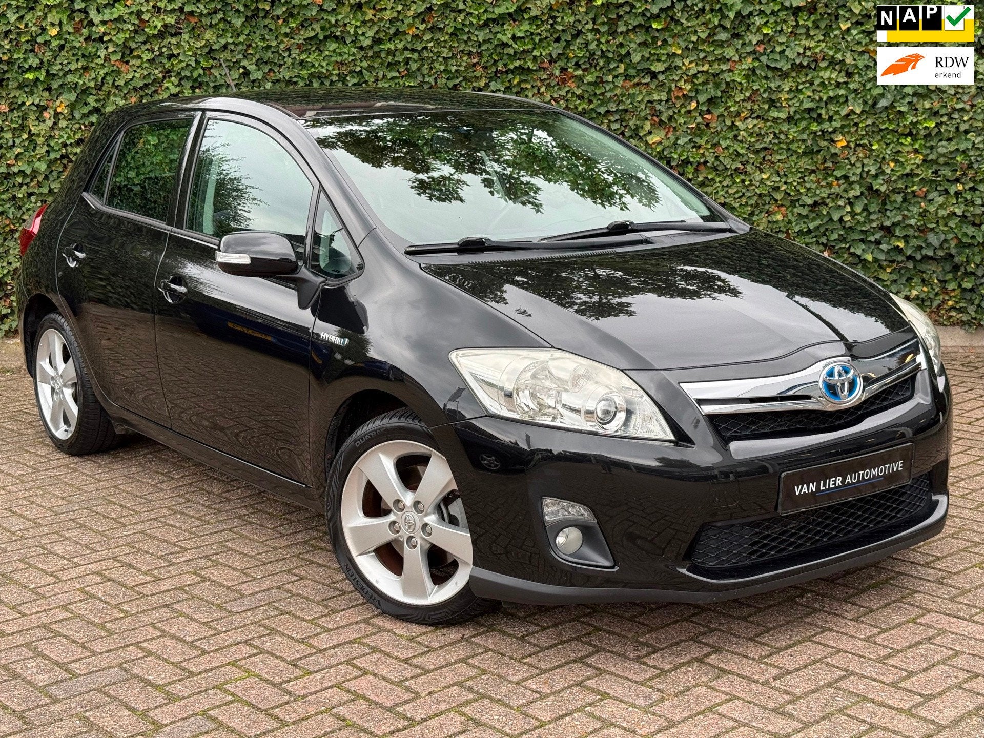 Toyota Auris 1.8 Full Hybrid Executive | Keyless | Camera |, Auto's, Euro 5, Gebruikt, Zwart, 4 cilinders