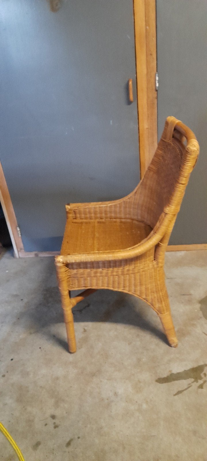 4 nette rieten eetkamerstoelen, Gebruikt, Bruin, Ophalen of Verzenden, Vier
