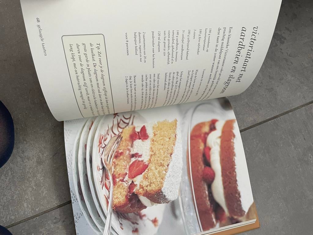 Cakes & Bakes: Zoet & Hartig Bakboek - Nieuwstaat, Ophalen of Verzenden, Nieuw, Overige gebieden, Taart, Gebak en Desserts