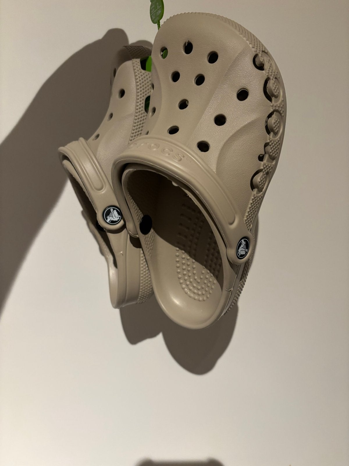 Crocs Classic Clogs - Beige 36/37, Kleding | Dames, Schoenen, Ophalen, Zo goed als nieuw, Beige, Slippers