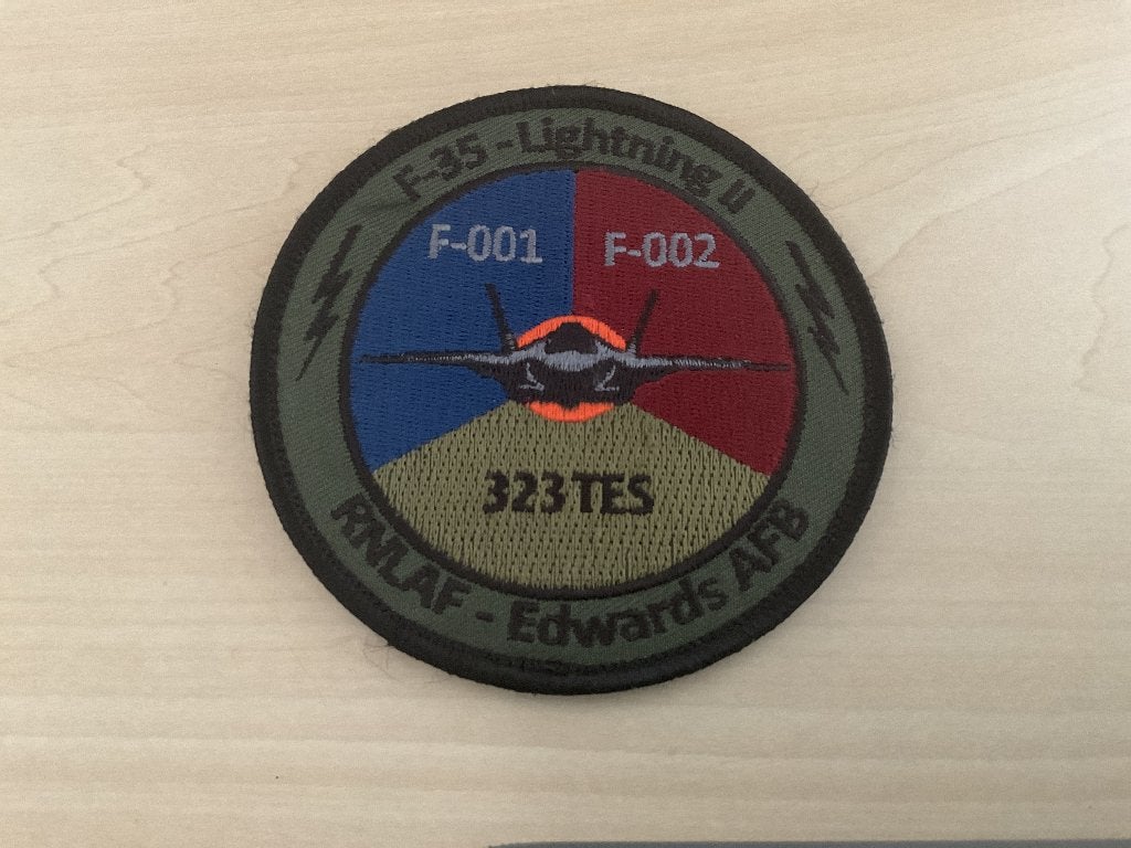 Klu Luchtmacht 323 squadron F-35 embleem patch, Verzamelen, Ophalen of Verzenden, Nieuw, Patch, Badge of Embleem
