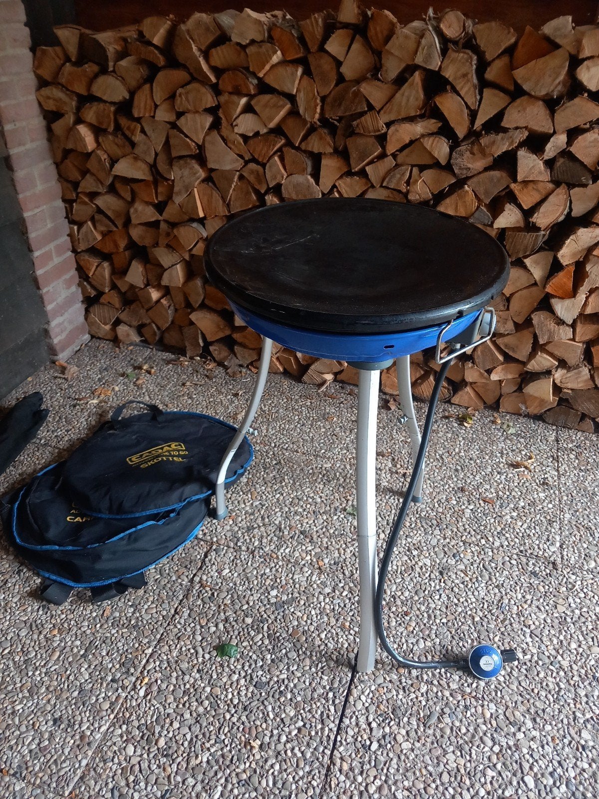 Skottelbraai kamperen incl gasaansluiting, statief, pan, tas, Caravans en Kamperen, Kampeeraccessoires, Gebruikt, Ophalen