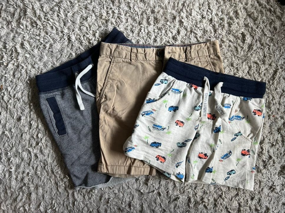 Jongens korte broeken maat 104/110 - H&M, Scamps & Boys, Kinderen en Baby's, Ophalen of Verzenden, Zo goed als nieuw, Jongen, Broek