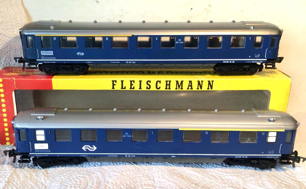 2x NS sneltreinwagens. Plan K, Fleischmann H0,, Gebruikt, Gelijkstroom, Fleischmann, Wagon