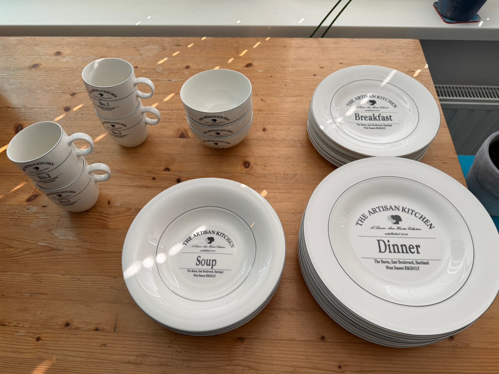 Servies The Artisan kitchen 26-delig in uitstekende staat, Ophalen of Verzenden, Zo goed als nieuw, Bord(en), Overige stijlen