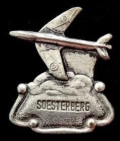 Soesterberg vliegveld speld, Verzenden, Nieuw, Stad of Land, Speldje of Pin