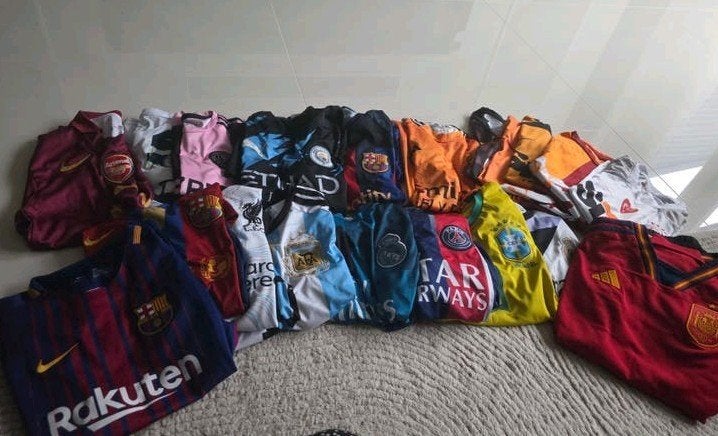 Voetbalshirts diverse clubs en maten € 2,50 per set, Kinderen en Baby's, Ophalen, Zo goed als nieuw, Overige maten