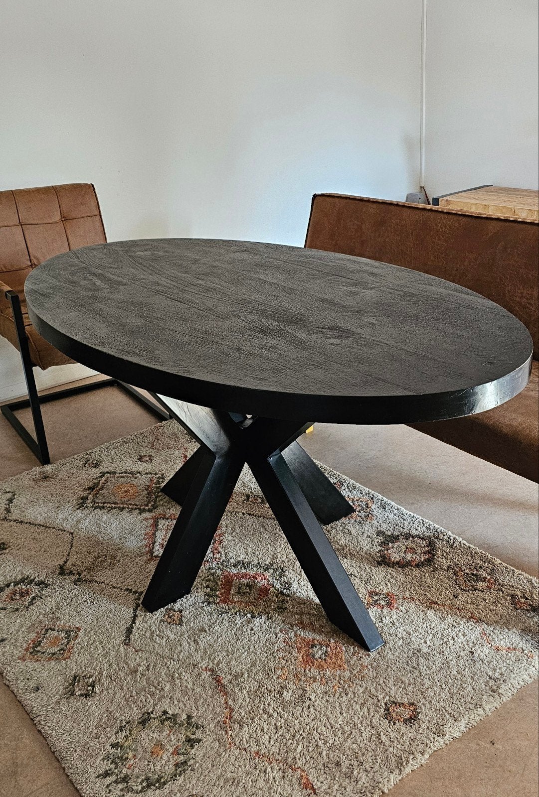 Mango houten ovale eettafel zwart met spinpoot, Gebruikt, 150 tot 200 cm, Modern, Vier personen
