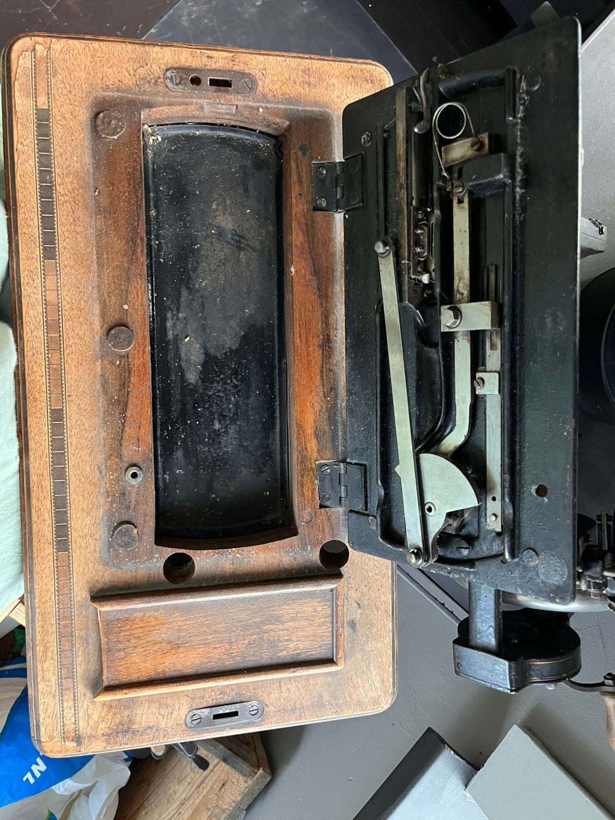 Antieke Haid & Neu handnaaimachine, Ophalen