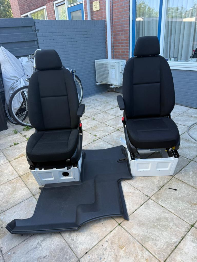 Setje mercedes sprinter 907 stoelen bestuurder&bijrijderssto, Ophalen, Gebruikt, Mercedes-Benz
