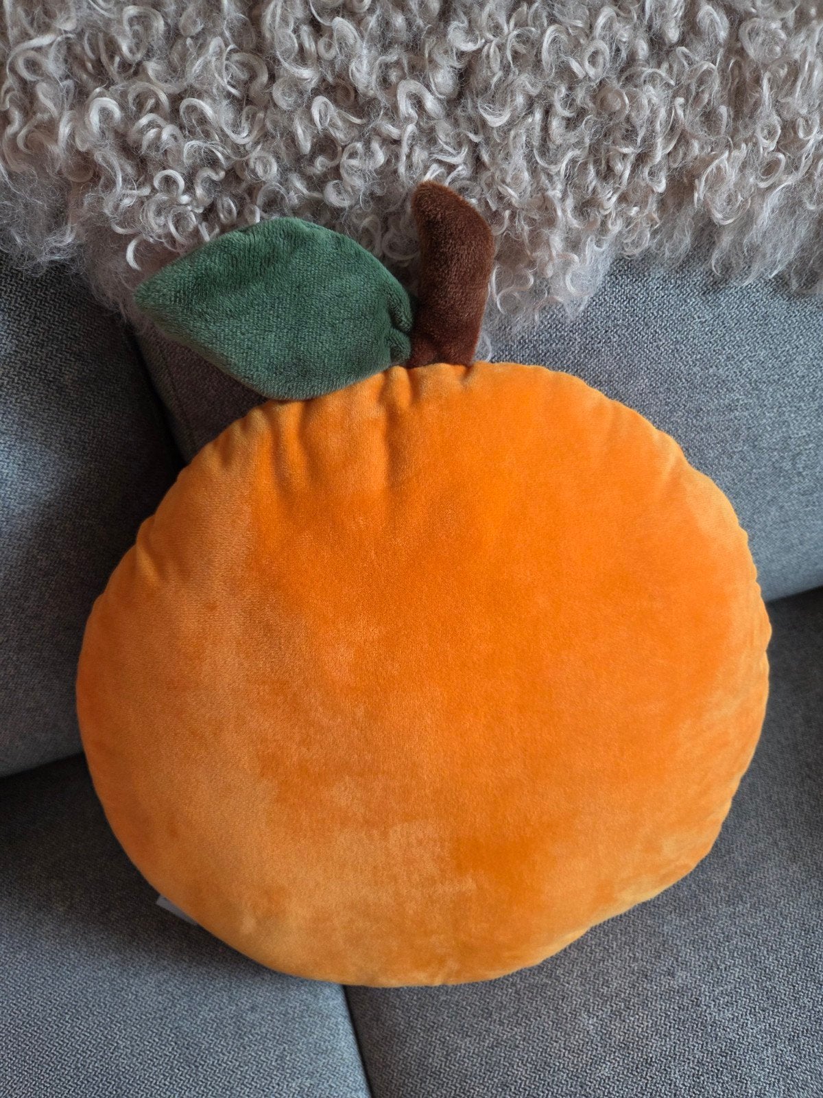 Oranje sierkussen in de vorm van een sinaasappel, Huis en Inrichting, Woonaccessoires | Kussens, Overige merken, Rond, Oranje