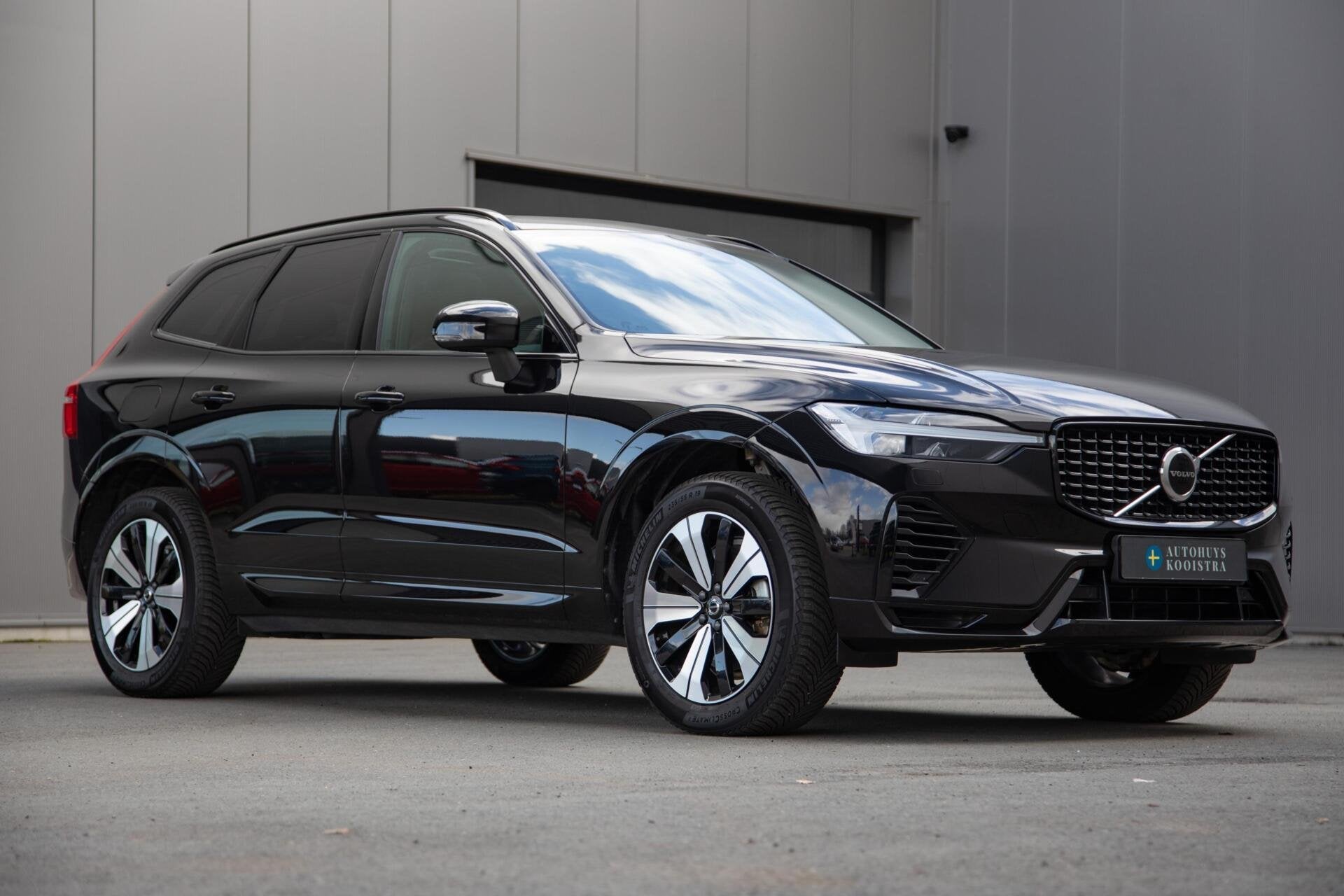 Volvo XC60 2.0 T6 Plug-in hybrid AWD Plus Dark Panorama|H/K, Automaat, Gebruikt, 4 cilinders, 1969 cc