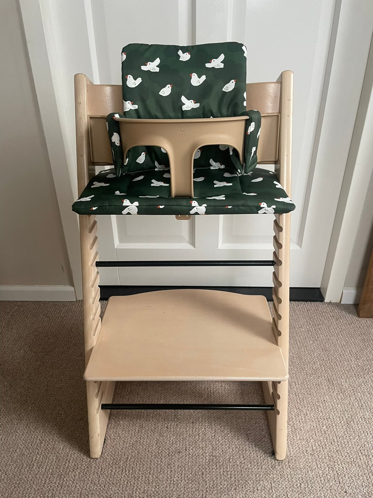 Nieuw! Duifjes wit groen Stokke Tripp Trapp stoel kussenset, Ophalen of Verzenden, Nieuw, Meegroeistoel, Gordel(s)