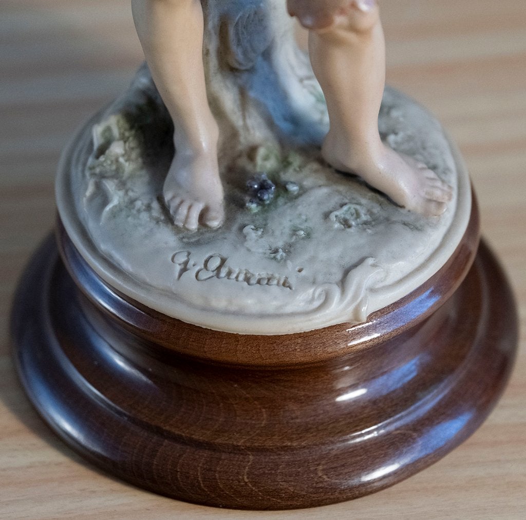 Capodimonte beeld van Guiseppe Armani, Ophalen of Verzenden, 20 - 50 cm, Steen of Keramiek, Beeld