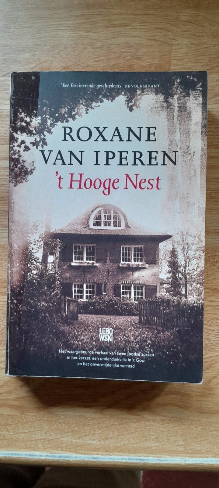 Roxane van Iperen - 't Hooge Nest (Paperback), Ophalen of Verzenden, Gelezen, Roxane van Iperen