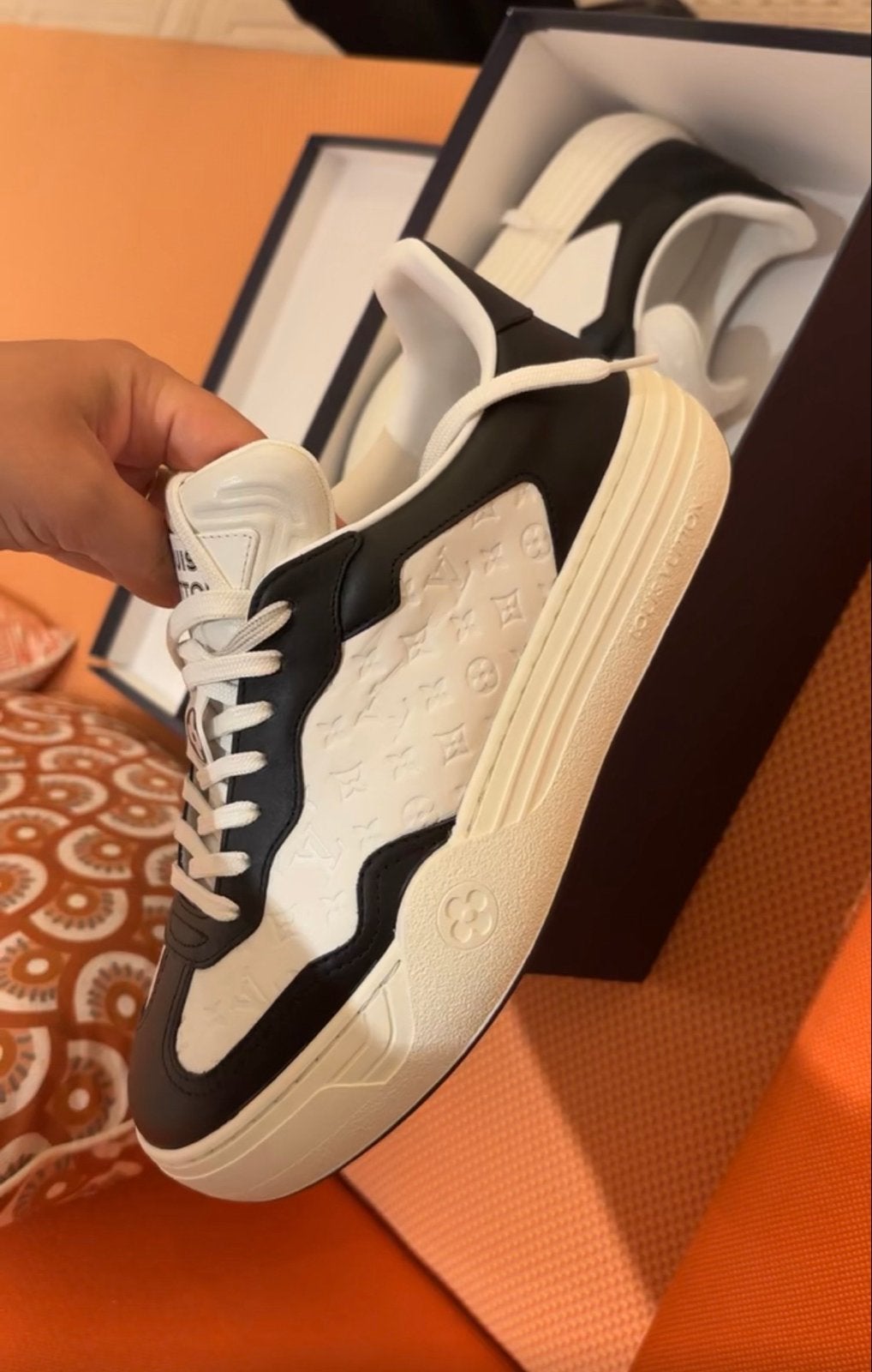 Louis Vuitton sneakers maat 39, Ophalen of Verzenden, Zo goed als nieuw, Zwart, Sneakers of Gympen