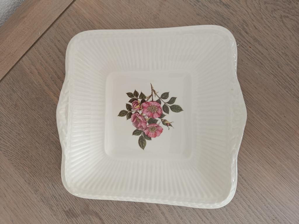 Wedgwood Briar Rose koek schaal, Keramiek, Ophalen of Verzenden, Wedgwood, Schaal of Schalen