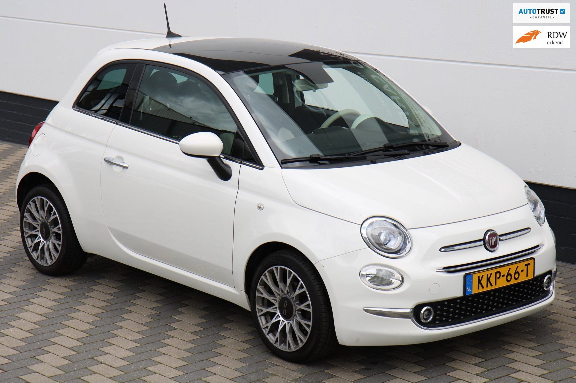Fiat 500 1.0 Hybrid Star Pano Carplay Xenon Navi Cruise !, Auto's, Fiat, Voorwielaandrijving, Gebruikt, 4 stoelen, Leder en Stof