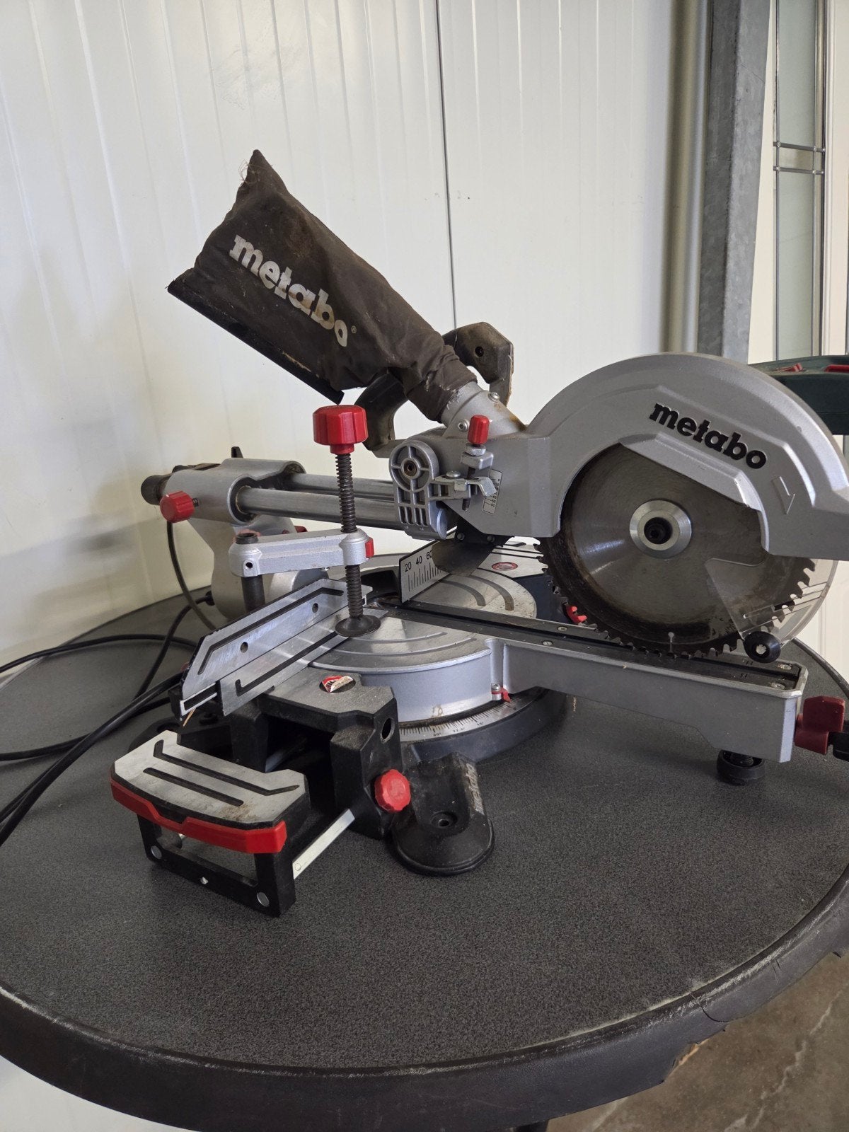 afkortzaag, Doe-het-zelf en Verbouw, Gereedschap | Zaagmachines, Ophalen of Verzenden, 1200 watt of meer, Afkortzaag, 30 tot 70 mm