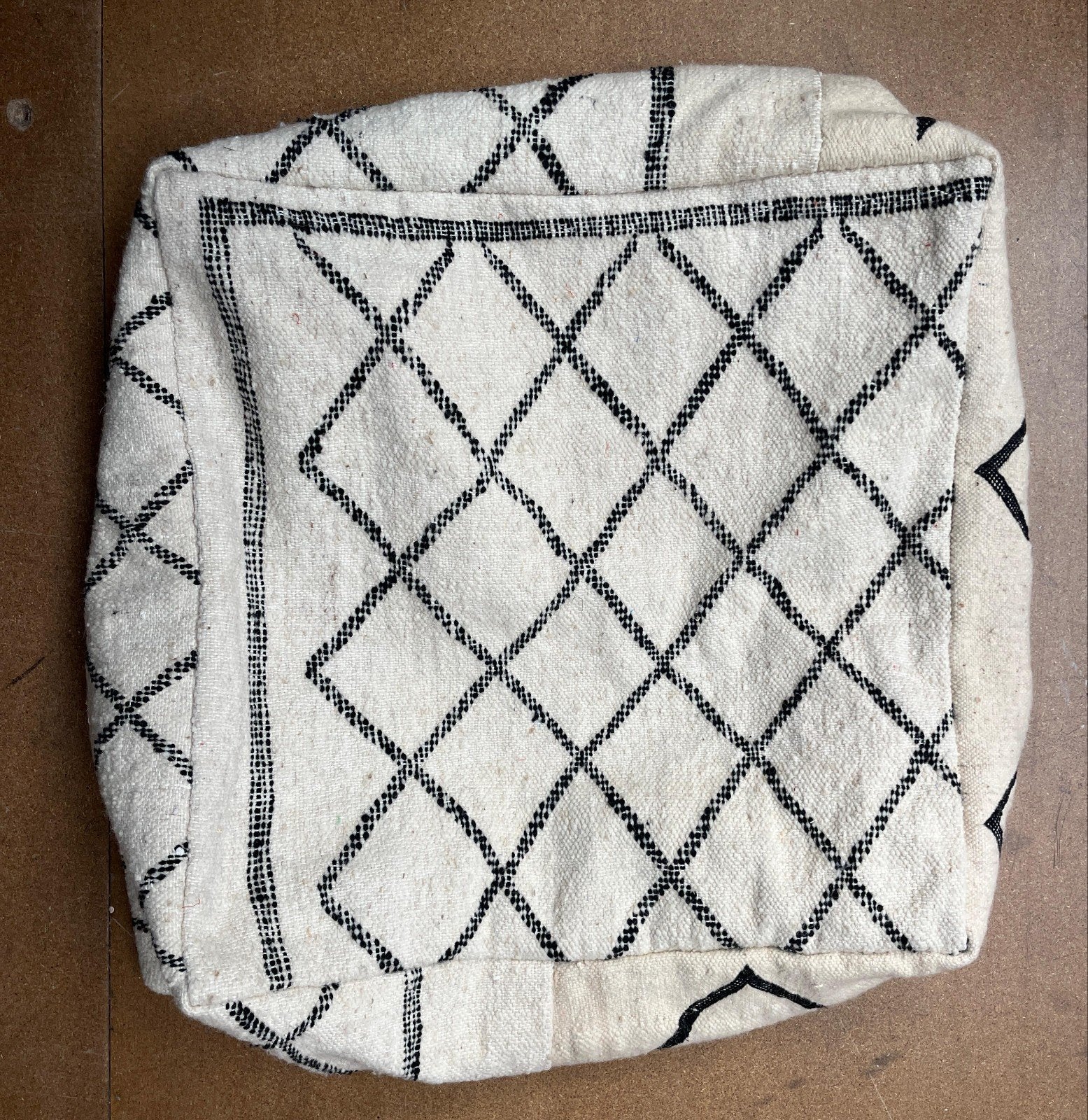 nieuwe Marokkaanse berber wollen kelim, vloerkussen poef, Nieuw, Ophalen of Verzenden, 50 tot 75 cm, Vierkant